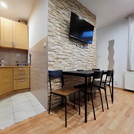 Blue In Center, Location 아파트 *