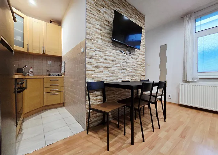 Blue In Center, Location Apartment *