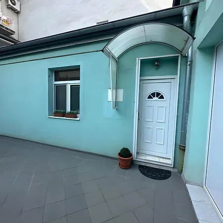 アパート Blue In Center, Location *